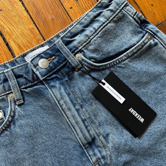 New‎ with Tags WEEKDAY Women's Blue Cut Off Raw Edge Denim Jean Shorts. - Picture 3 of 6